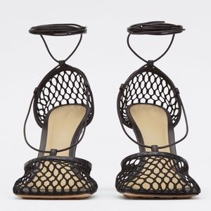 Authentic! Bottega Veneta sandías Only tried them on once.